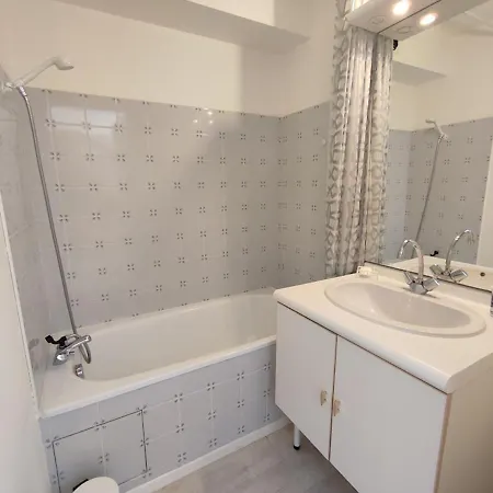 Apartment Le Marmandais, T3 Lumineux Duplex, Balcon, Parking, Wifi, Proche Thermes, Ascenseur, 4 Personnes